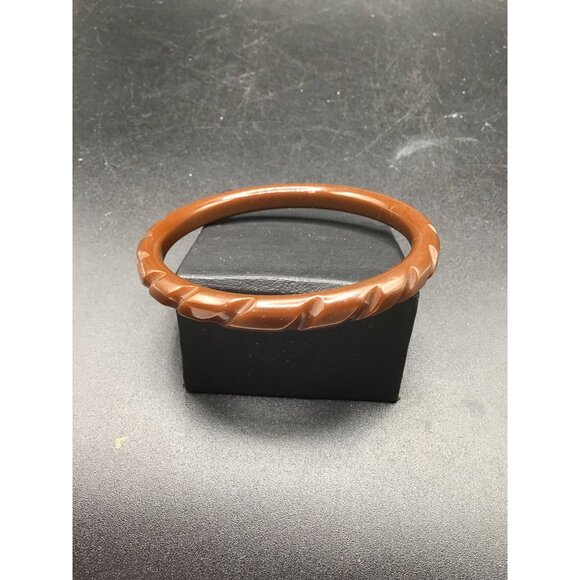 Carved Bakelite Bangle Chocolate Brown Thin Spacer Lines Vintage Bracelet - Picture 3 of 5